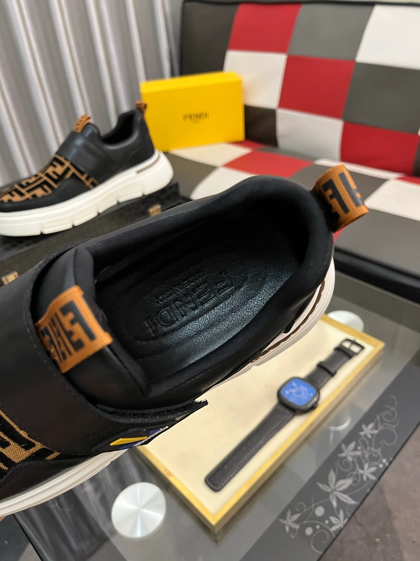 Men's Men's Shoes💰420⌚️⌚️[FENDI] Fendi's classic and comfortable men's, this complex sneaker is made of soft calfskin➕genuine leather lining➕original ultra-light rubber material with rough outsole. This unique light style is suitable for the casual and refined sensibility of this season. It is comfortable and natural on the feet. It is an everyday style for casual travel in autumn and winter! Code number: 38−443️⃣Colors available